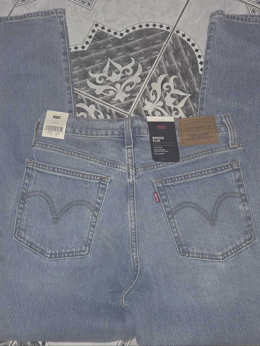 Levis Wedgie Slim Fit Women's Jeans 29x30 NWT